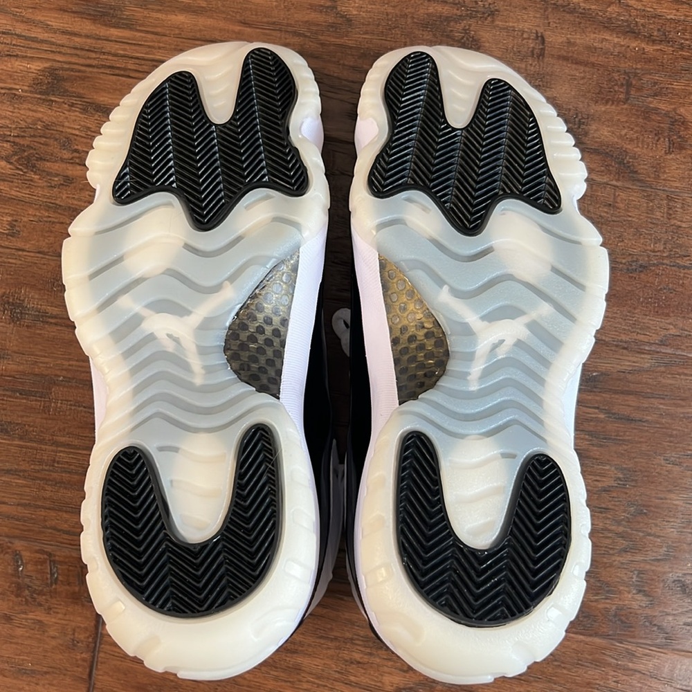 Air Jordan 11 Retro ‘Gratitude/Defining Moments’ - Picture 4 of 6
